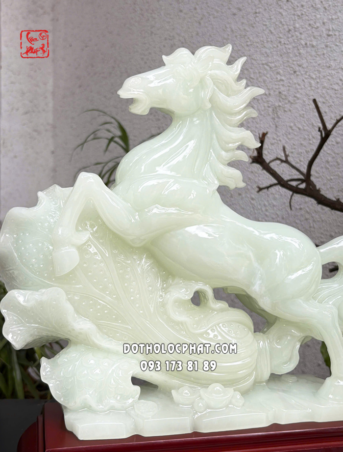 Tượng ngựa ôm bắp cải lộc mã bách tài màu ngọc bích 