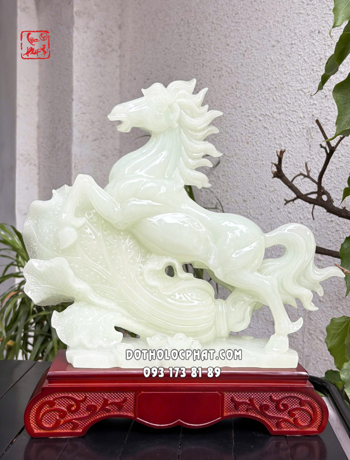 Tượng ngựa ôm bắp cải lộc mã bách tài màu ngọc bích