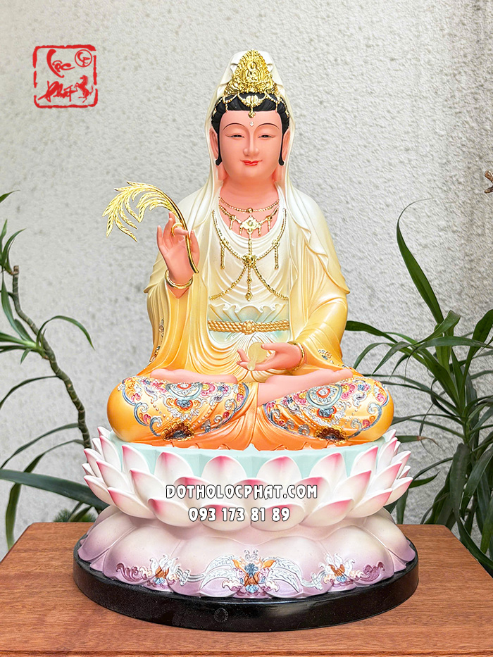 Tượng Quan Âm Bồ Tát composite áo vàng cam đế sen hồng