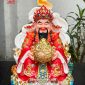 Tượng Thần Tiền ngồi thỏi vàng đế mây cóc tỳ hưu gấm đỏ