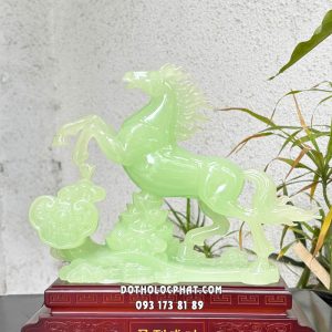Tượng ngựa phong thủy mã đáo thành công tài lộc như ý xanh ngọc