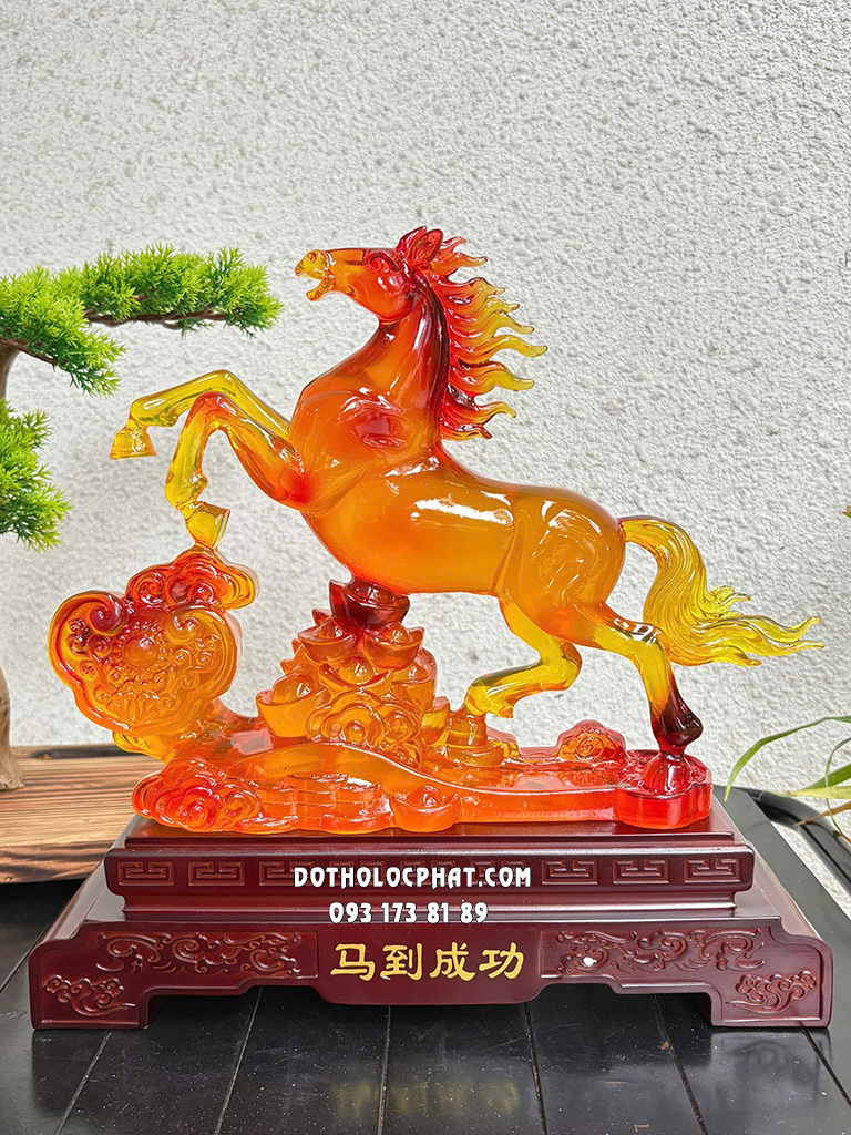 Tượng Ngựa Phi Mã Đằng Vân Tài Lộc Như Ý Màu Hổ Phách NPT-013