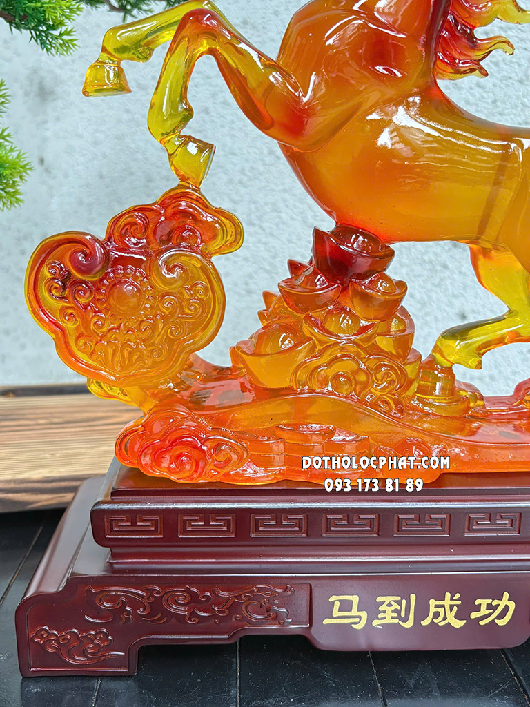 Tượng Ngựa Phi Mã Đằng Vân Tài Lộc Như Ý Màu Hổ Phách NPT-013