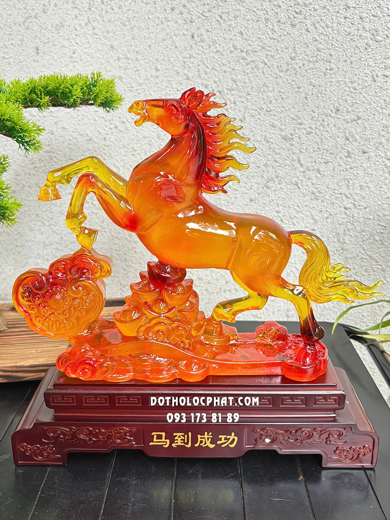Tượng Ngựa Phi Mã Đằng Vân Tài Lộc Như Ý Màu Hổ Phách NPT-013