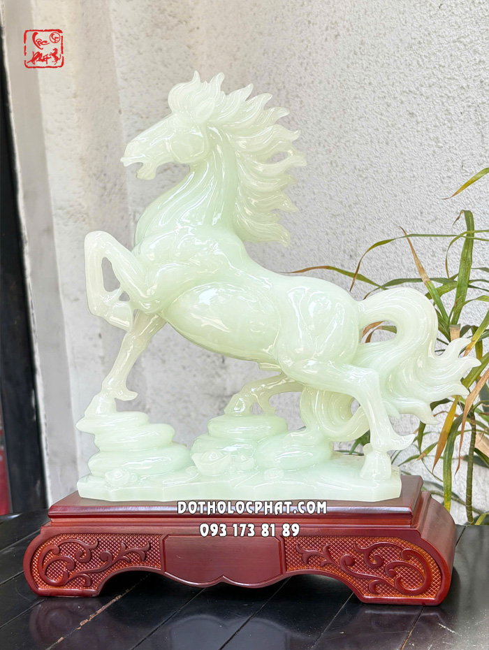 tuong-ngua-trang-nhat-ma-thong-dong-1