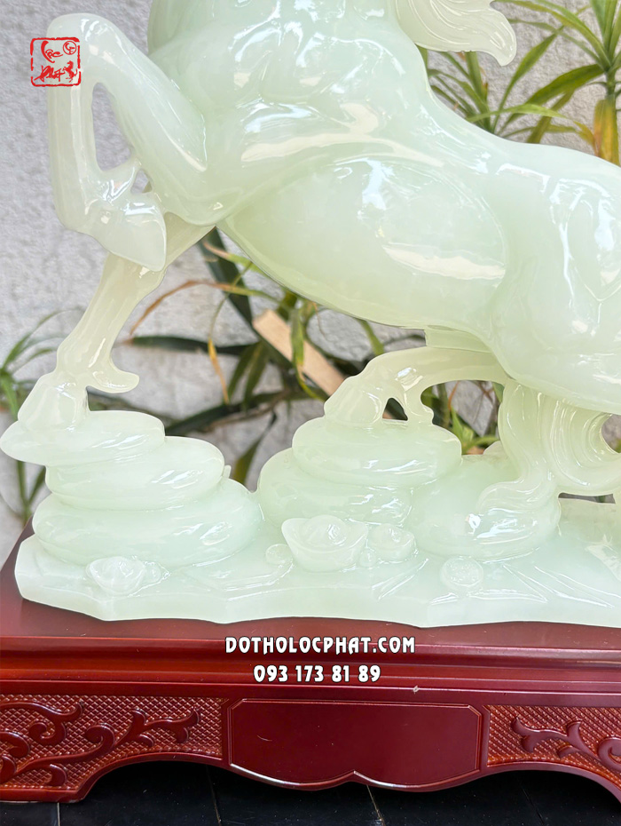 tuong-ngua-trang-nhat-ma-thong-dong-2