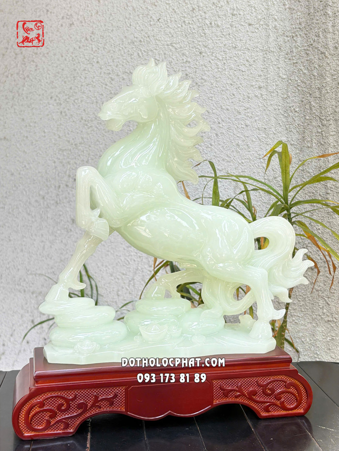 tuong-ngua-trang-nhat-ma-thong-dong-4