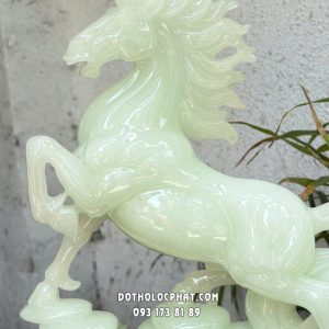 Tượng ngựa trắng phong thủy nhất mã thong dong