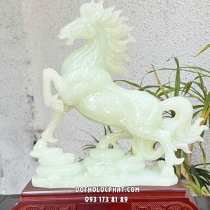 Tượng ngựa trắng phong thủy nhất mã thong dong